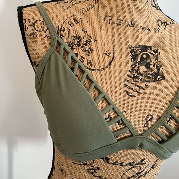 Hollister bikini top in olive size medium - Picture 2 of 7